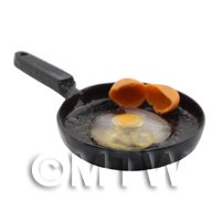 Dolls House Miniature 1 Uncooked Egg in a Frying Pan 